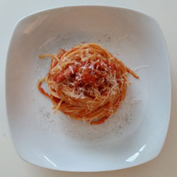 sugo-alla-amatriciana-piatto-finito