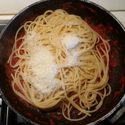 sugo-alla-amatriciana-quinto-passaggio-pecorino